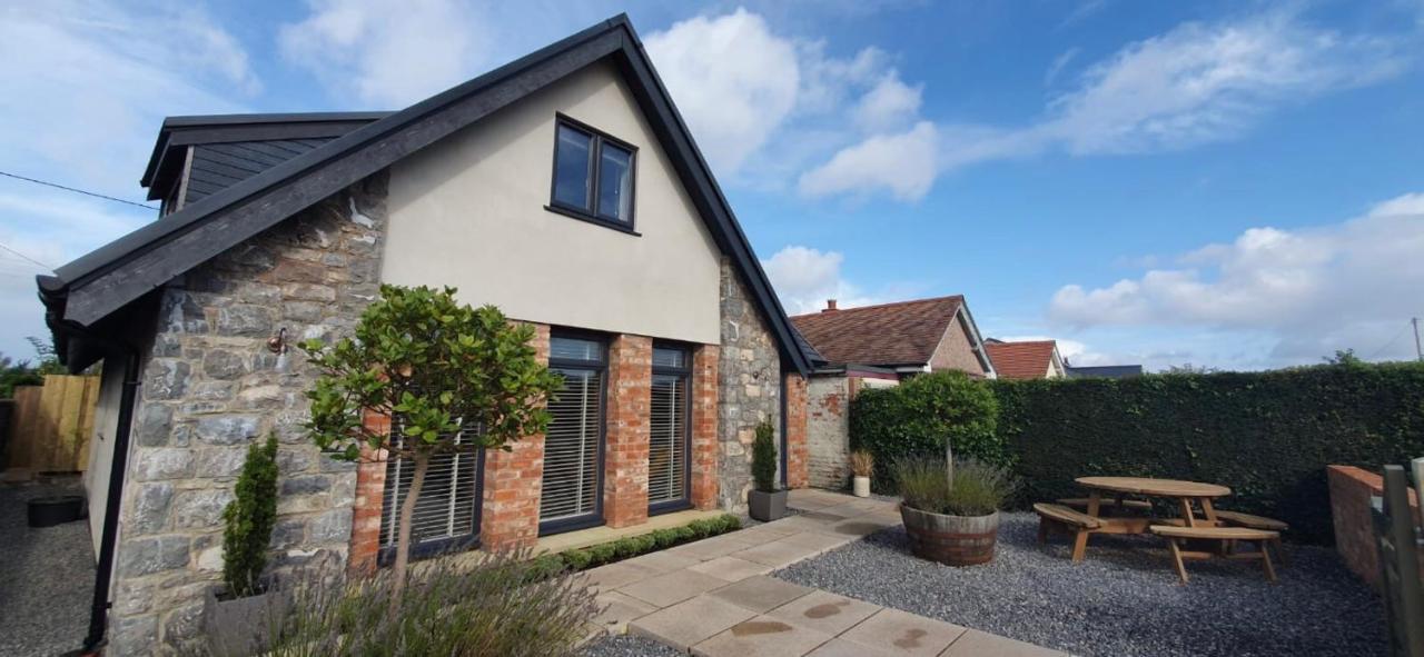 Y Bwythyn Villa Holywell  Bagian luar foto