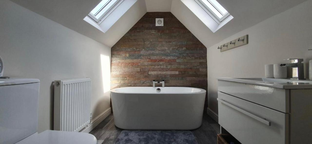 Y Bwythyn Villa Holywell  Bagian luar foto