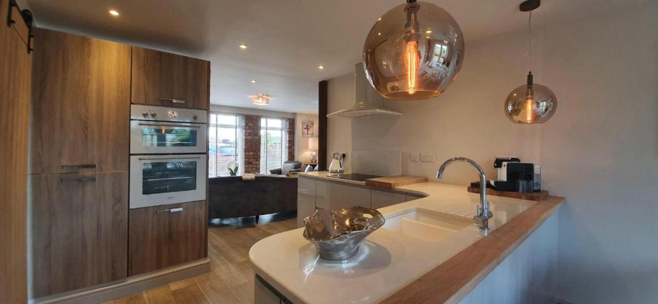 Y Bwythyn Villa Holywell  Bagian luar foto