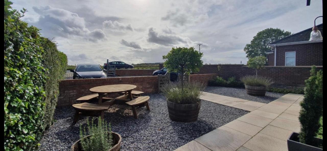 Y Bwythyn Villa Holywell  Bagian luar foto